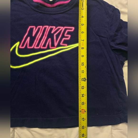 Nike Sportswear Neon Graphic Crop Top - Picture 6 of 7